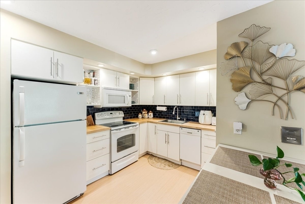 Property Photo: 8 Chapel Hill Dr 6 MA 02360