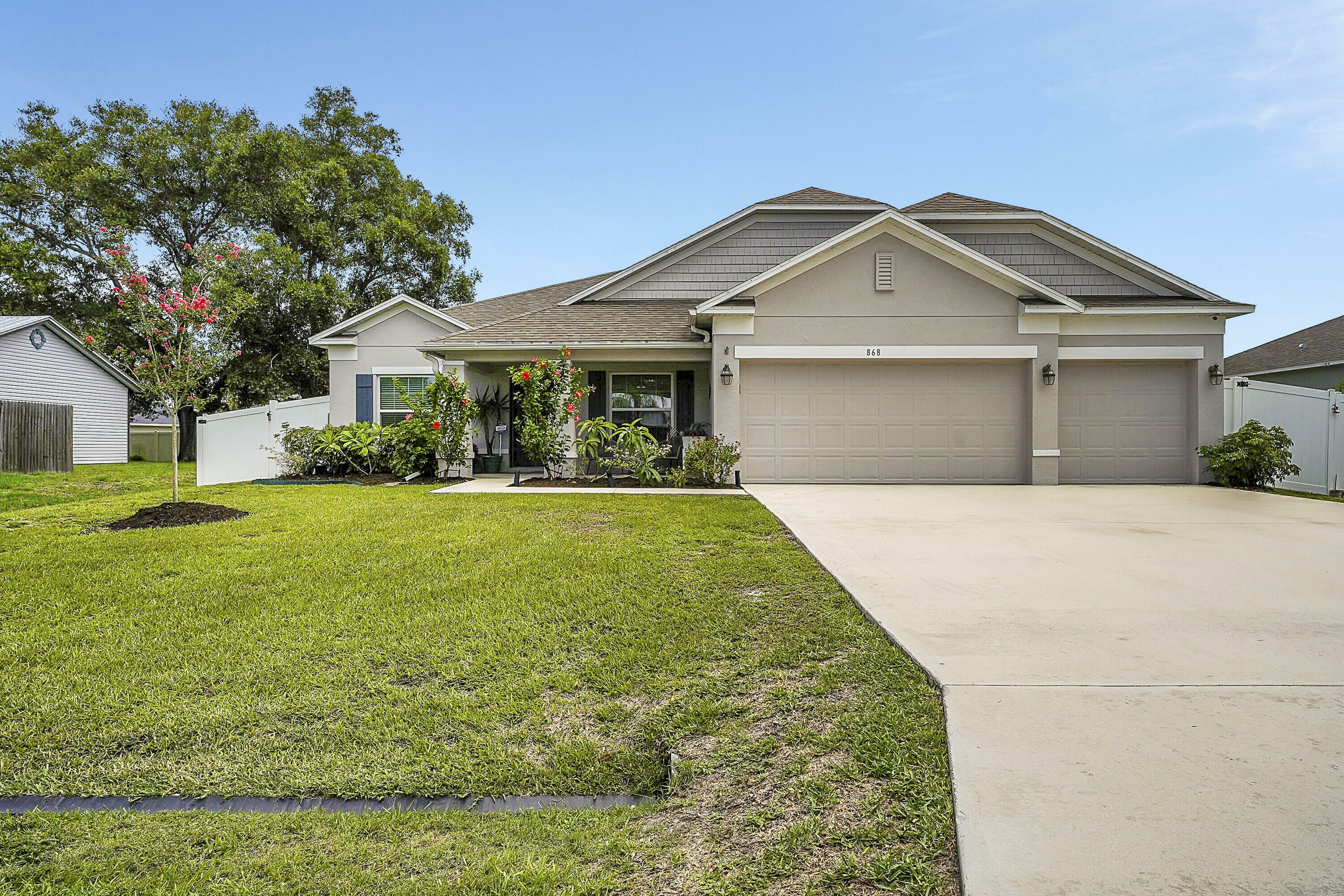 Property Photo:  868 SW Haas Avenue  FL 34953 