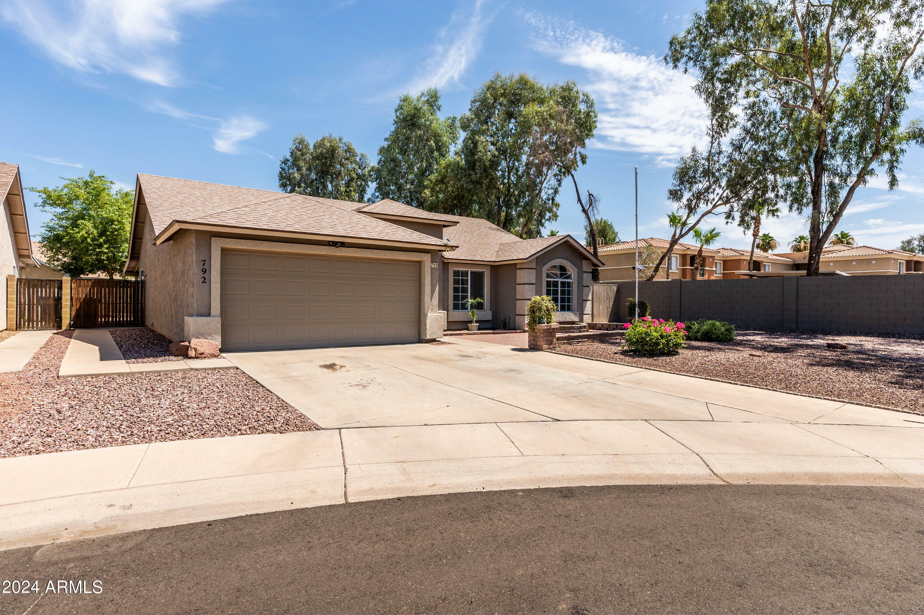 Property Photo: 792 E Mariposa Place AZ 85225