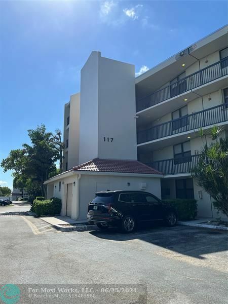 Property Photo:  117 Lake Emerald Dr 204  FL 33309 