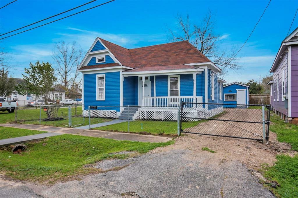 Property Photo:  2205 Sumpter Street  TX 77026 