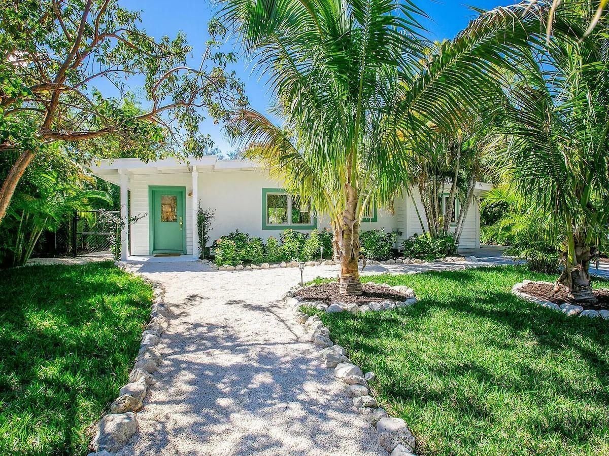 Property Photo:  6979 Longboat Drive S  FL 34228 