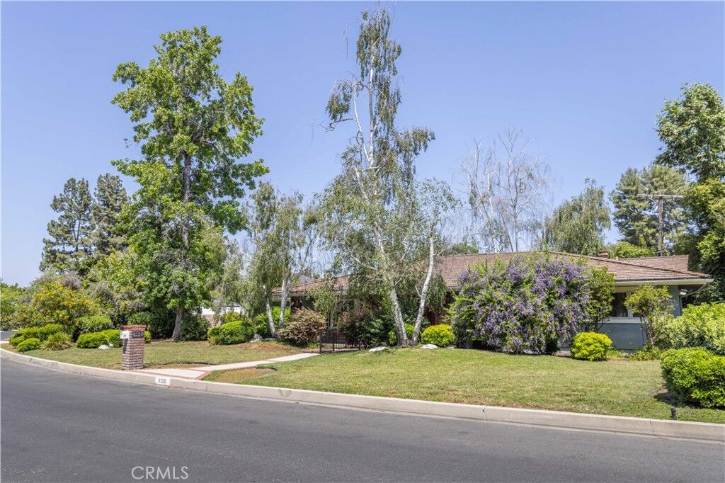 Property Photo:  6120 Fenwood Avenue  CA 91367 