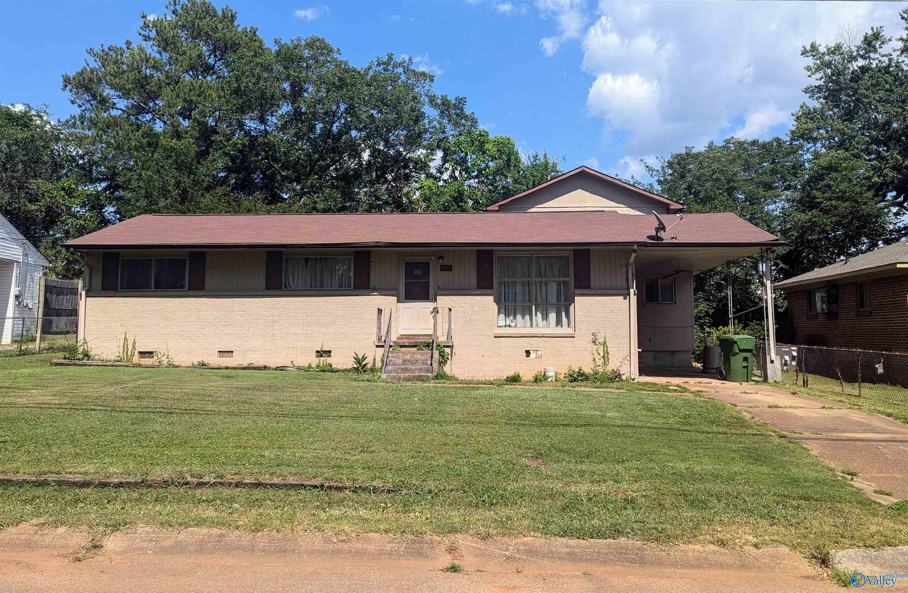 Property Photo:  408 Greenacres Drive NW  AL 35805 