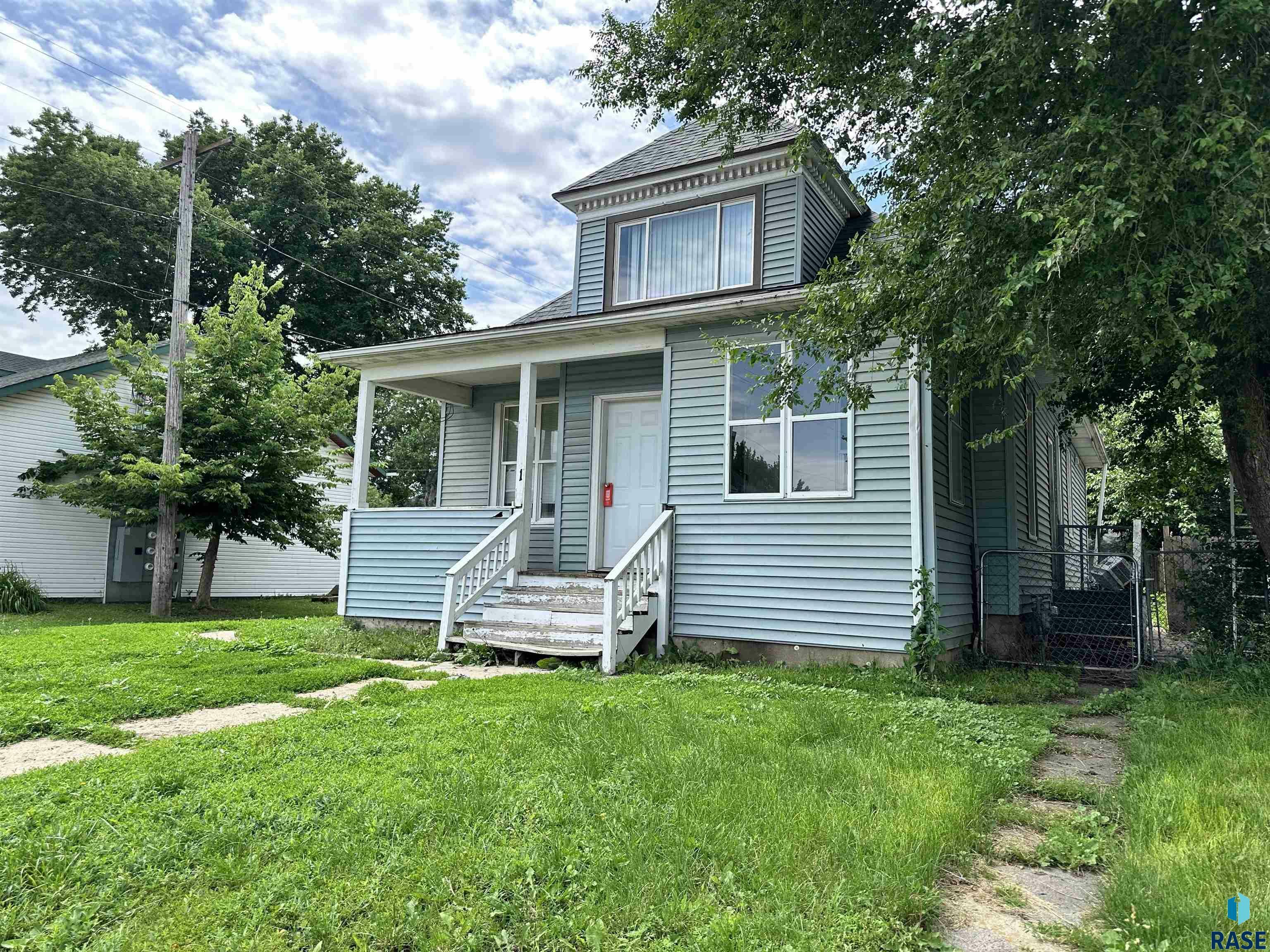 Property Photo:  313 S Prairie Ave  SD 57104 