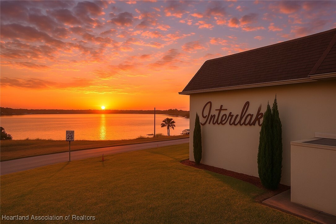 Property Photo: 404 Lake Clay Drive S FL 33852