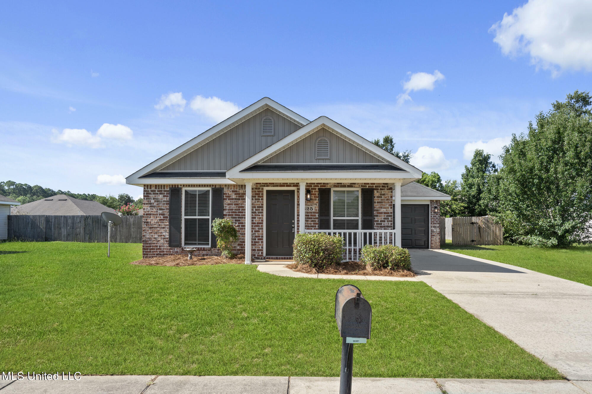 Property Photo:  325 Twin Lakes Boulevard  MS 39560 