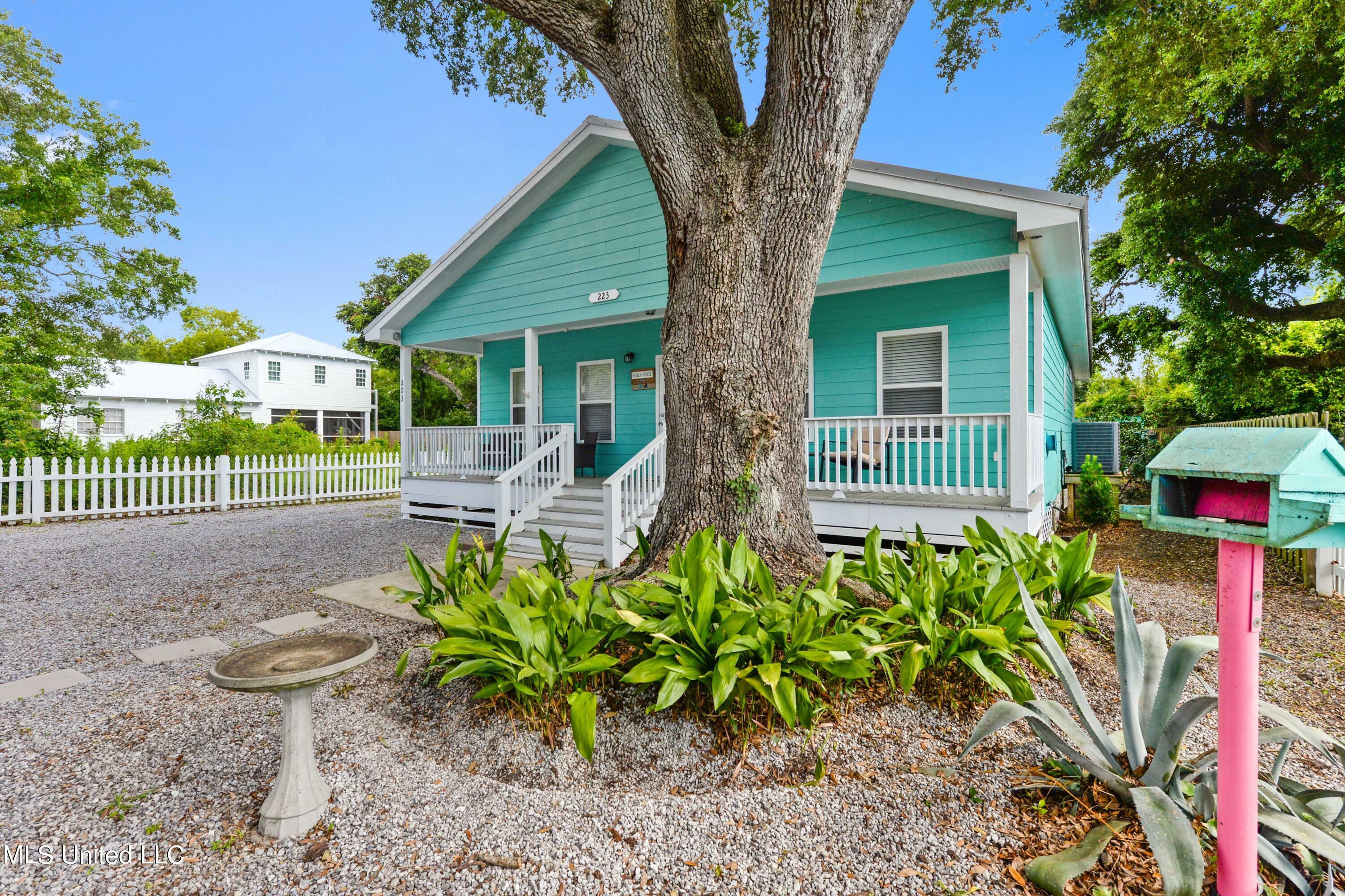 Property Photo:  223 Sycamore Street  MS 39520 