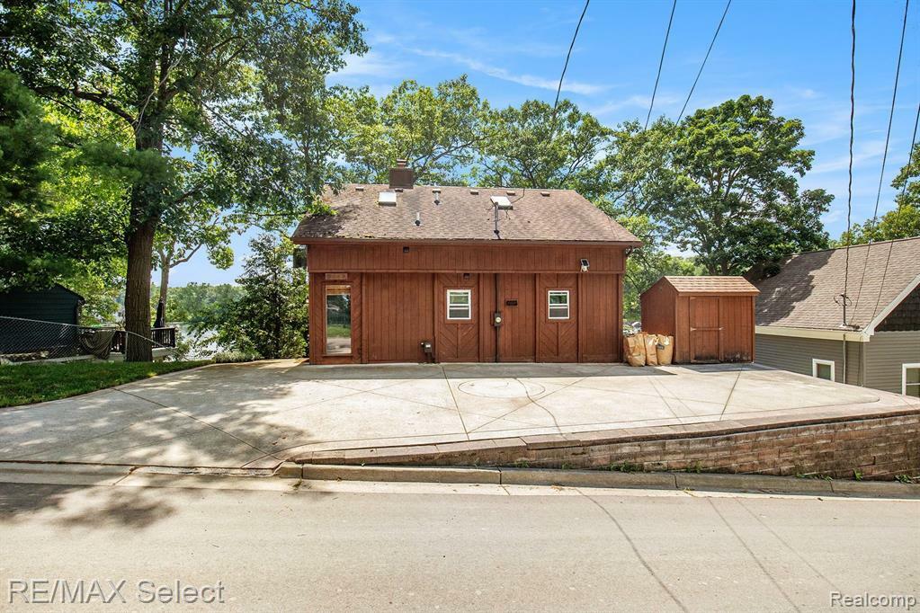 Property Photo:  8447 Peninsular Drive  MI 48430 9105 