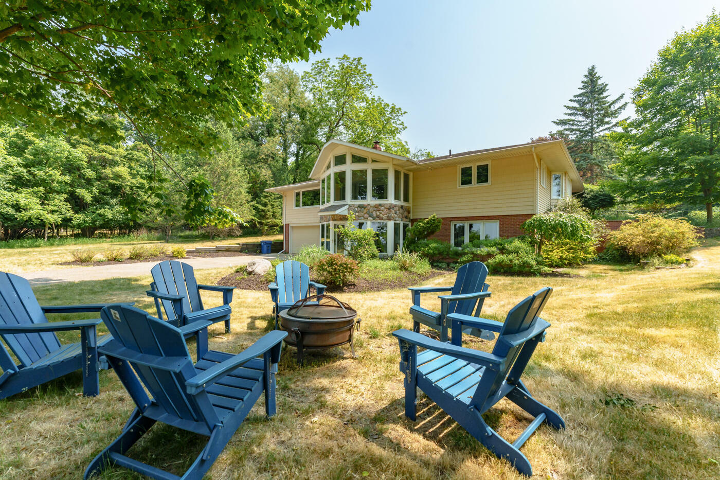 Property Photo:  2933 Lakeshore Drive  MI 49408 