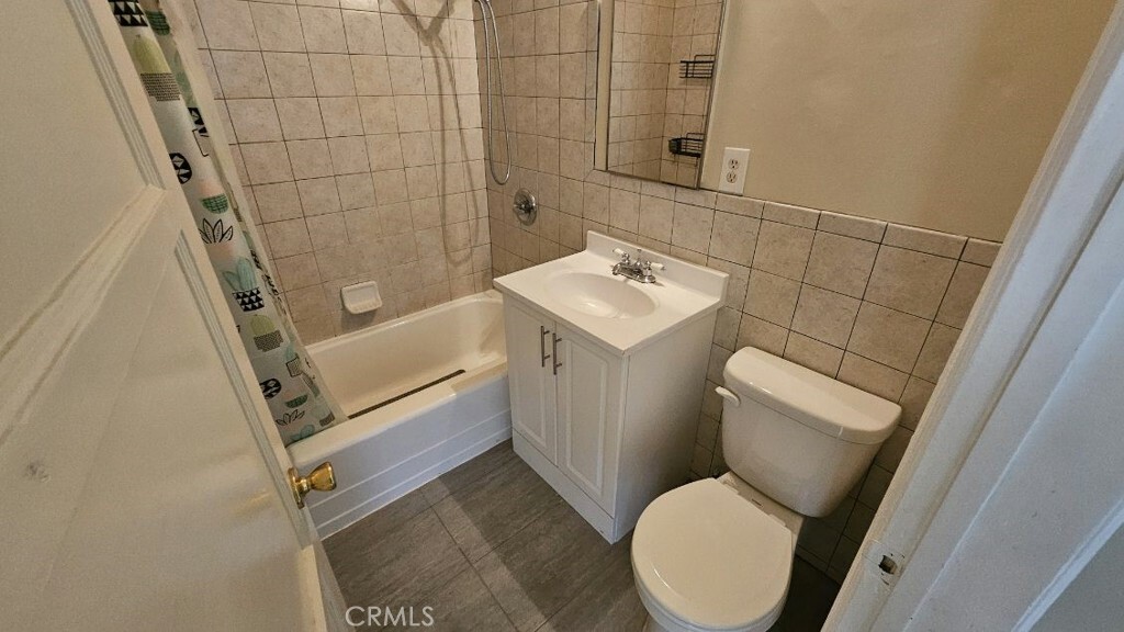 Property Photo:  240 E 84th Street  CA 90003 