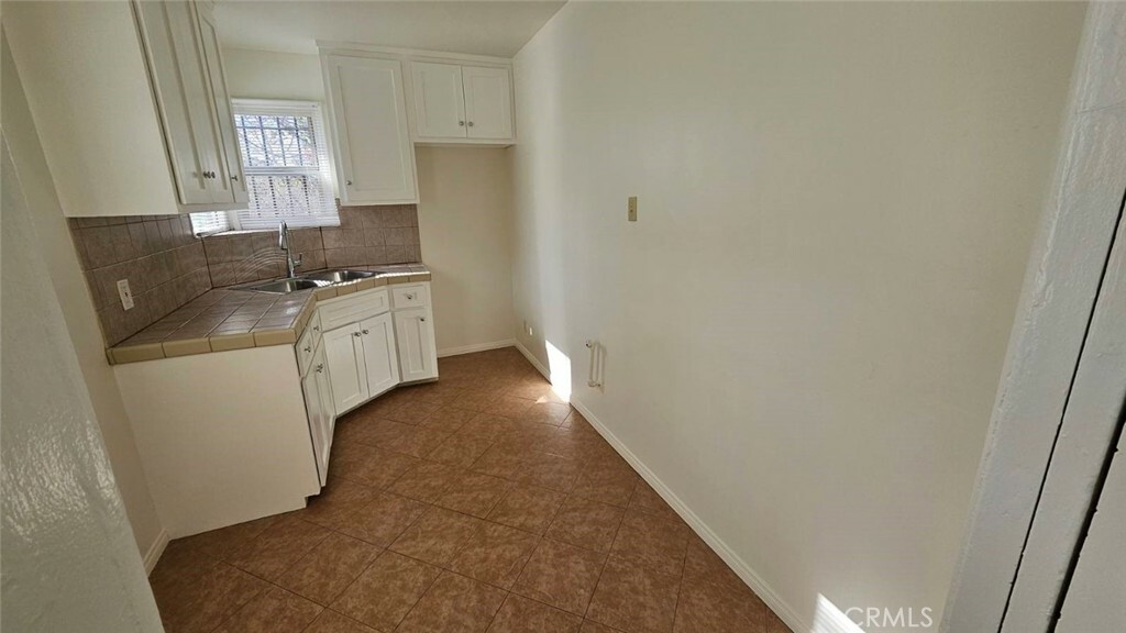 Property Photo:  240 E 84th Street 1/2  CA 90003 