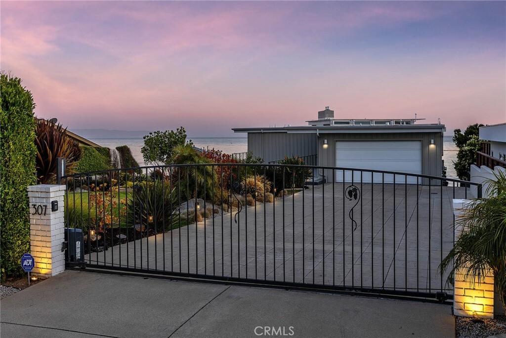 Property Photo:  307 Indio Drive  CA 93449 