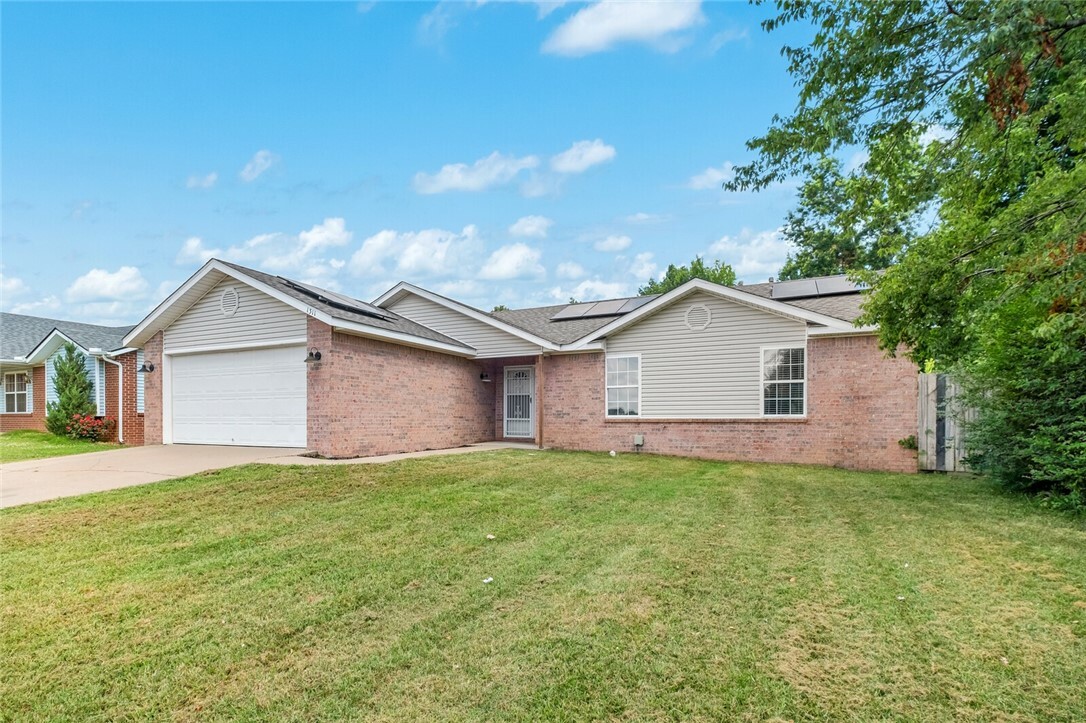 Property Photo:  1311 Eastview Drive  AR 72758 