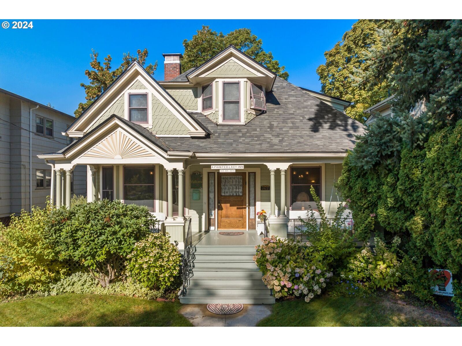Property Photo:  1927 NE 16th Ave  OR 97212 