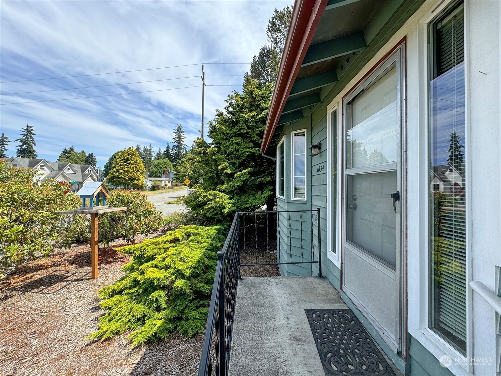 Property Photo:  1034 E Seventh Street  WA 98362 