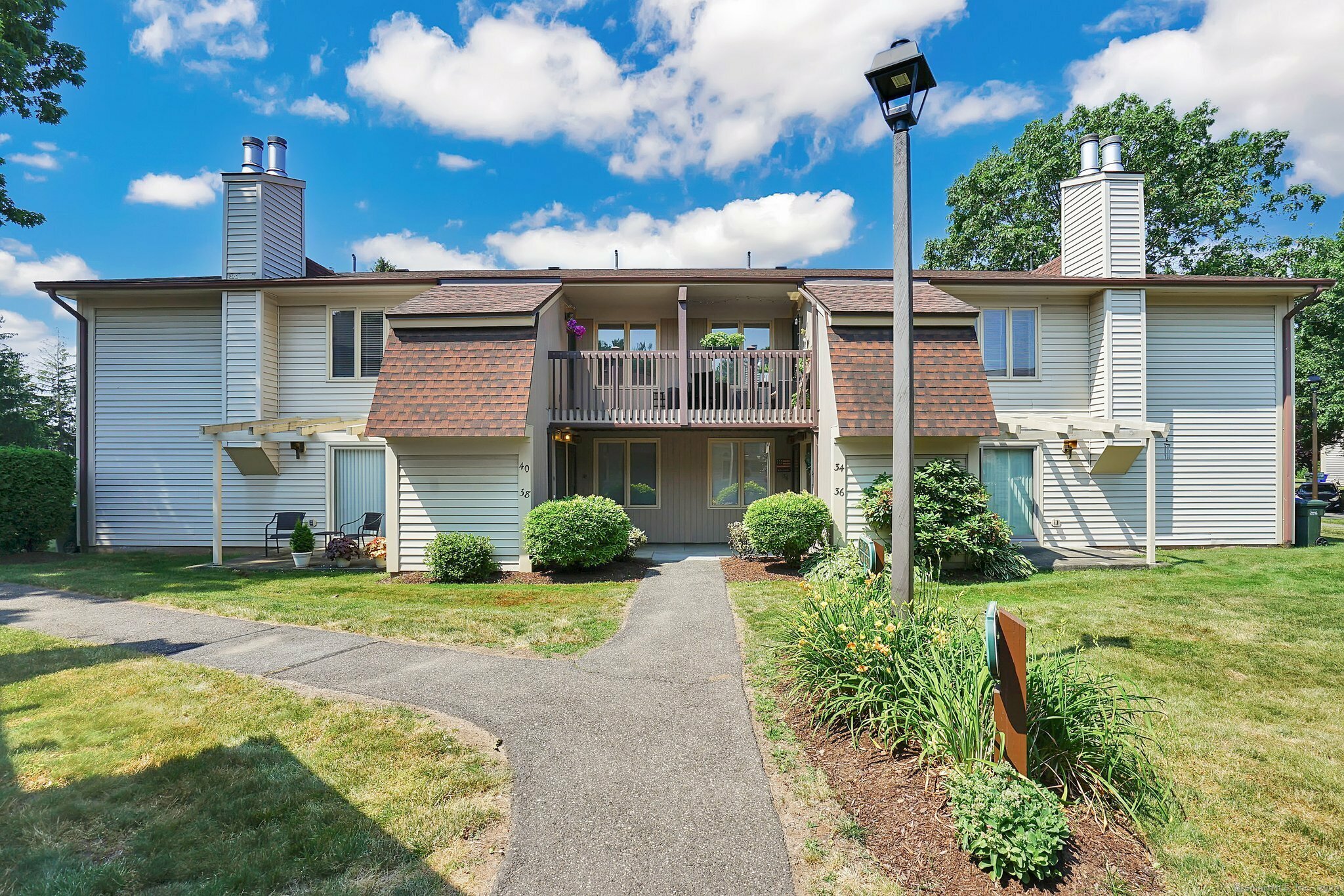 Property Photo:  40 Little Oak Lane 40  CT 06067 