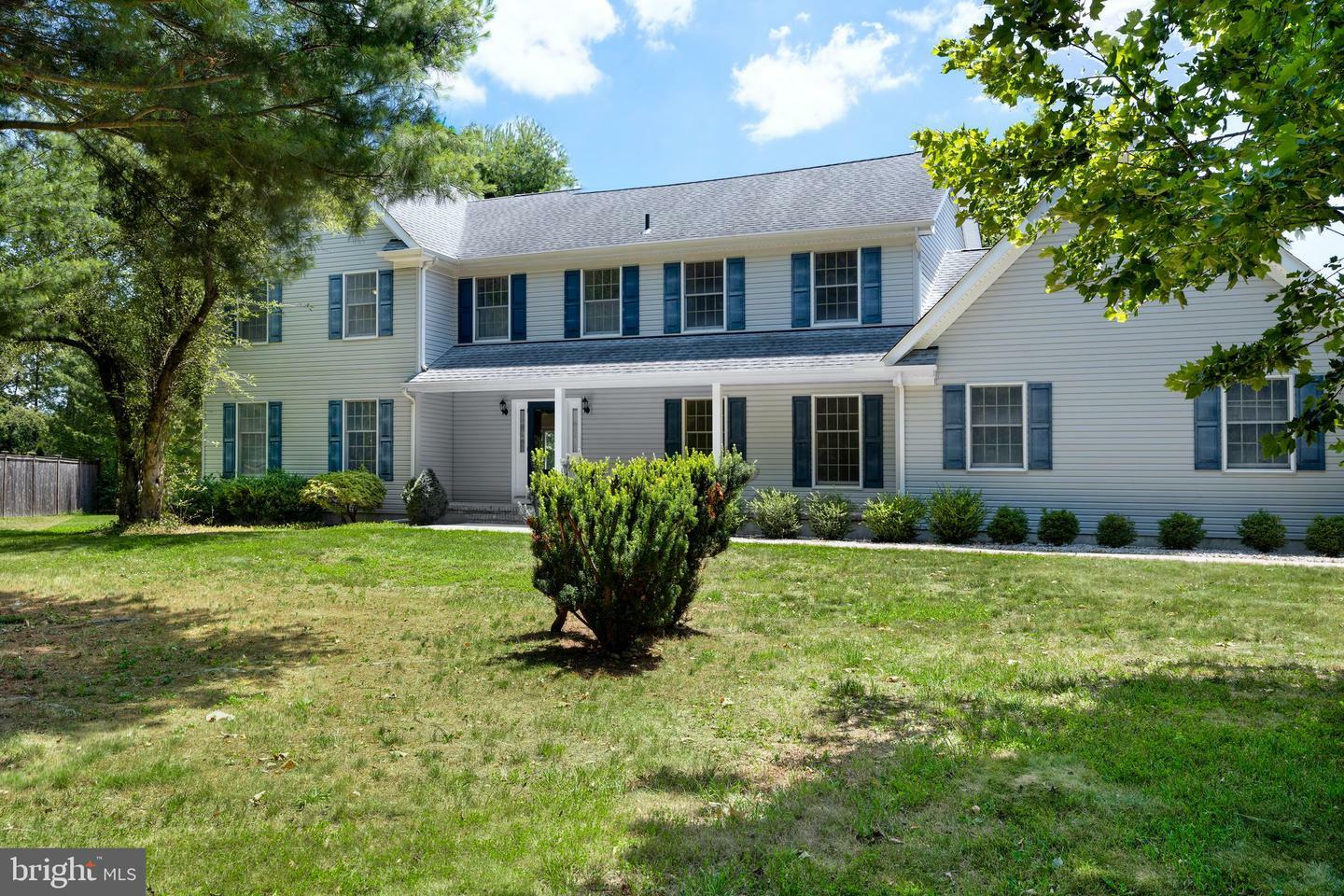 Property Photo:  14 Taunton Court  NJ 08550 