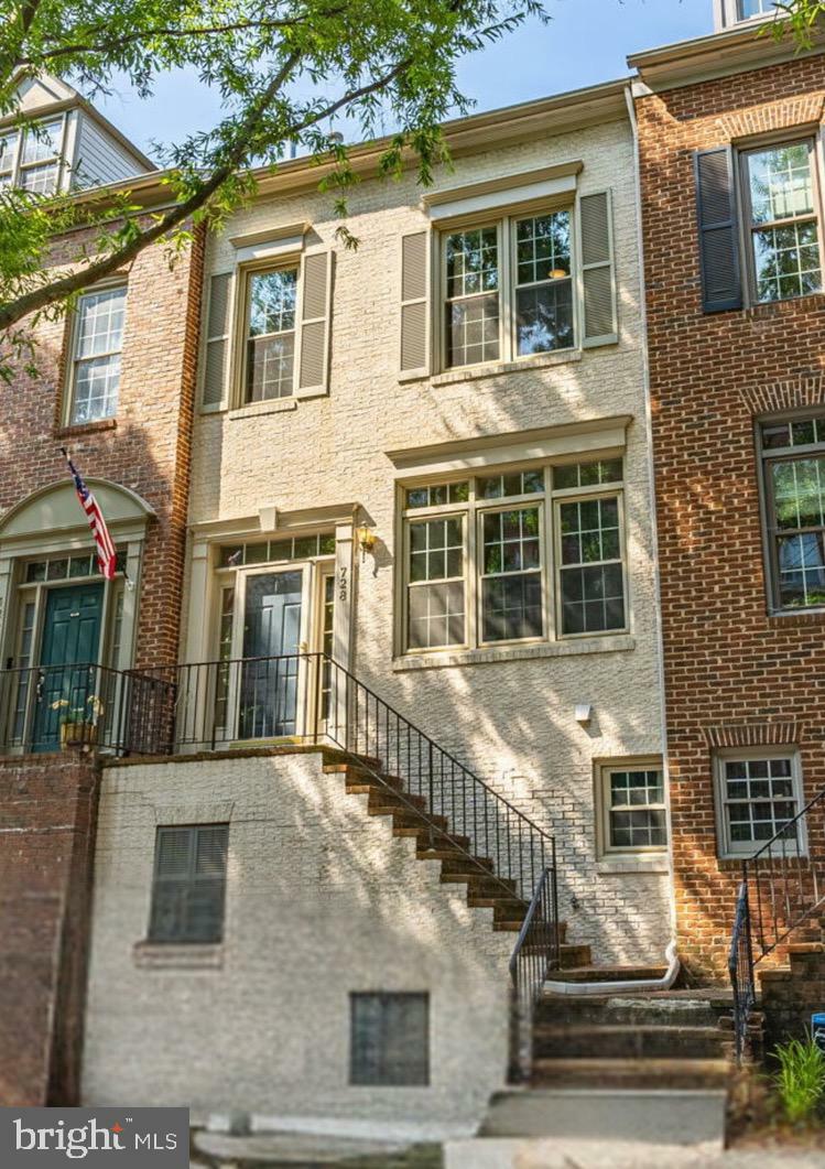 Property Photo: 728 N Tazewell Street VA 22203