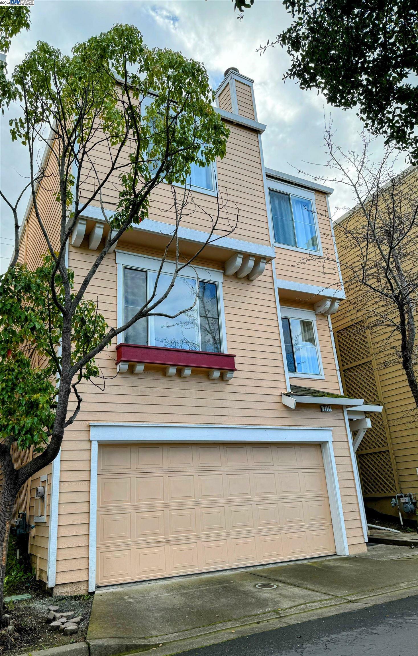 Property Photo:  2111 Brandywine Pl  CA 94542 