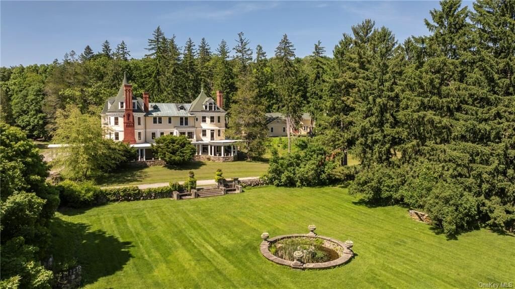 Property Photo:  45 Hitchcock Lane  NY 12545 