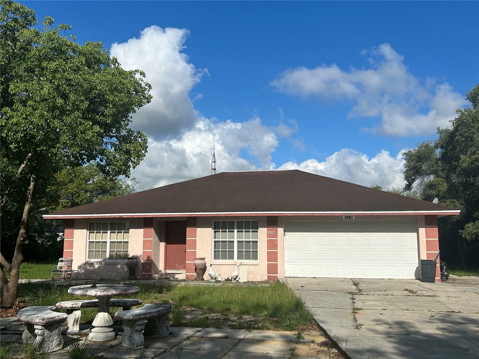 Property Photo: 3907 (Lot 33) Rolling Hills Court E FL 33898