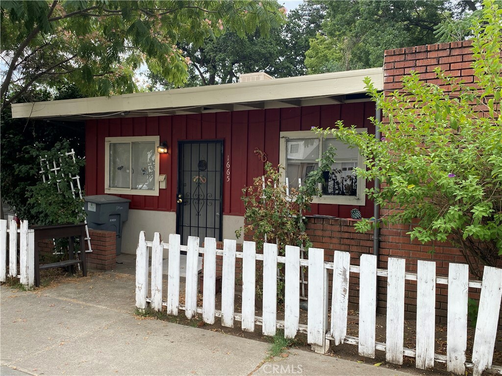 Property Photo:  1724 Oak Street  CA 95965 