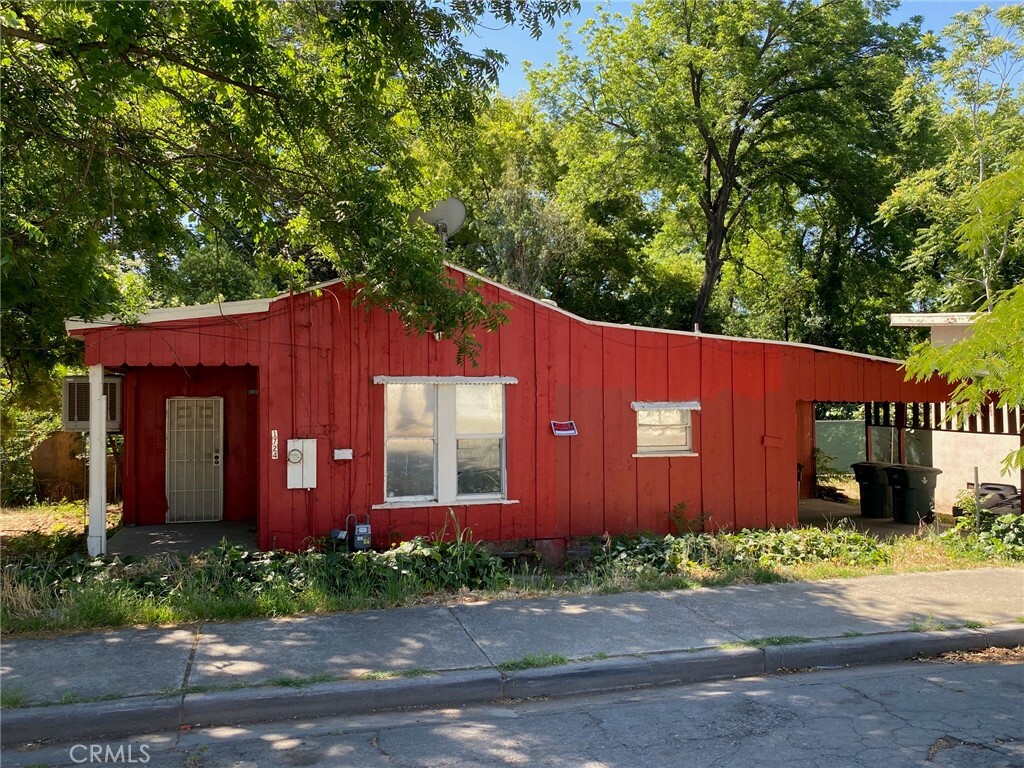 Property Photo: 1724 Oak Street CA 95965