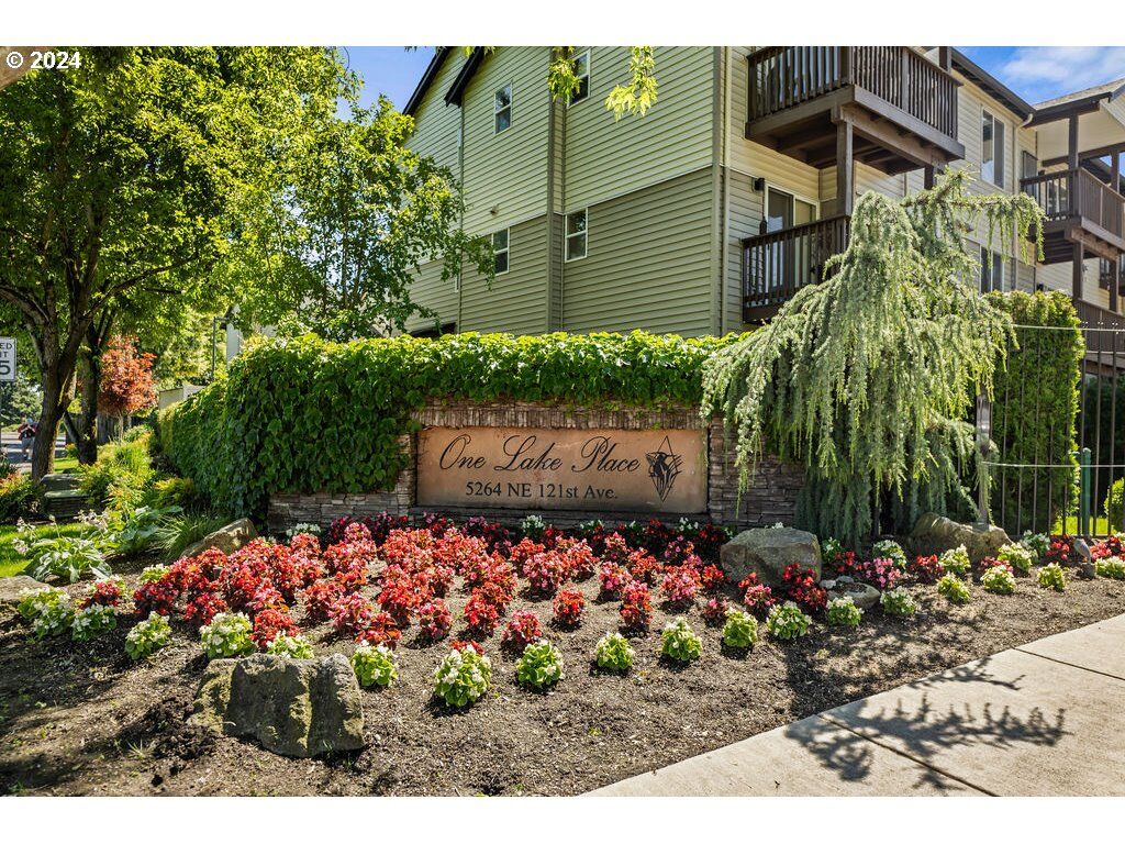 Property Photo: 5264 NE 121st Ave U224 WA 98682