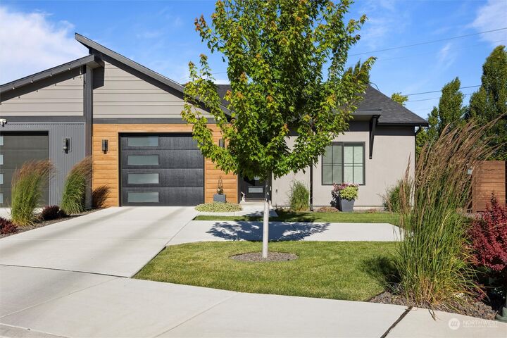 Property Photo:  133 Sonoma Place  WA 99362 