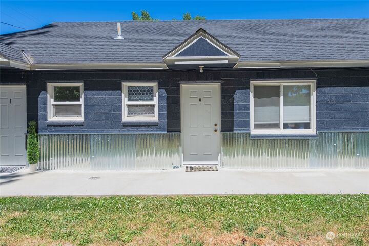 Property Photo:  230 Central Avenue  WA 98826 