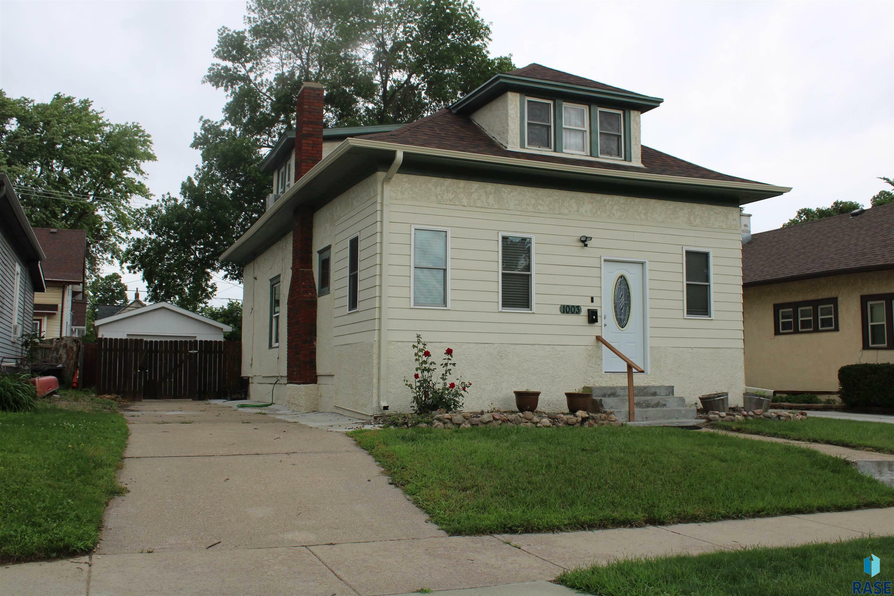 Property Photo:  1003 N Dakota Ave  SD 57104 