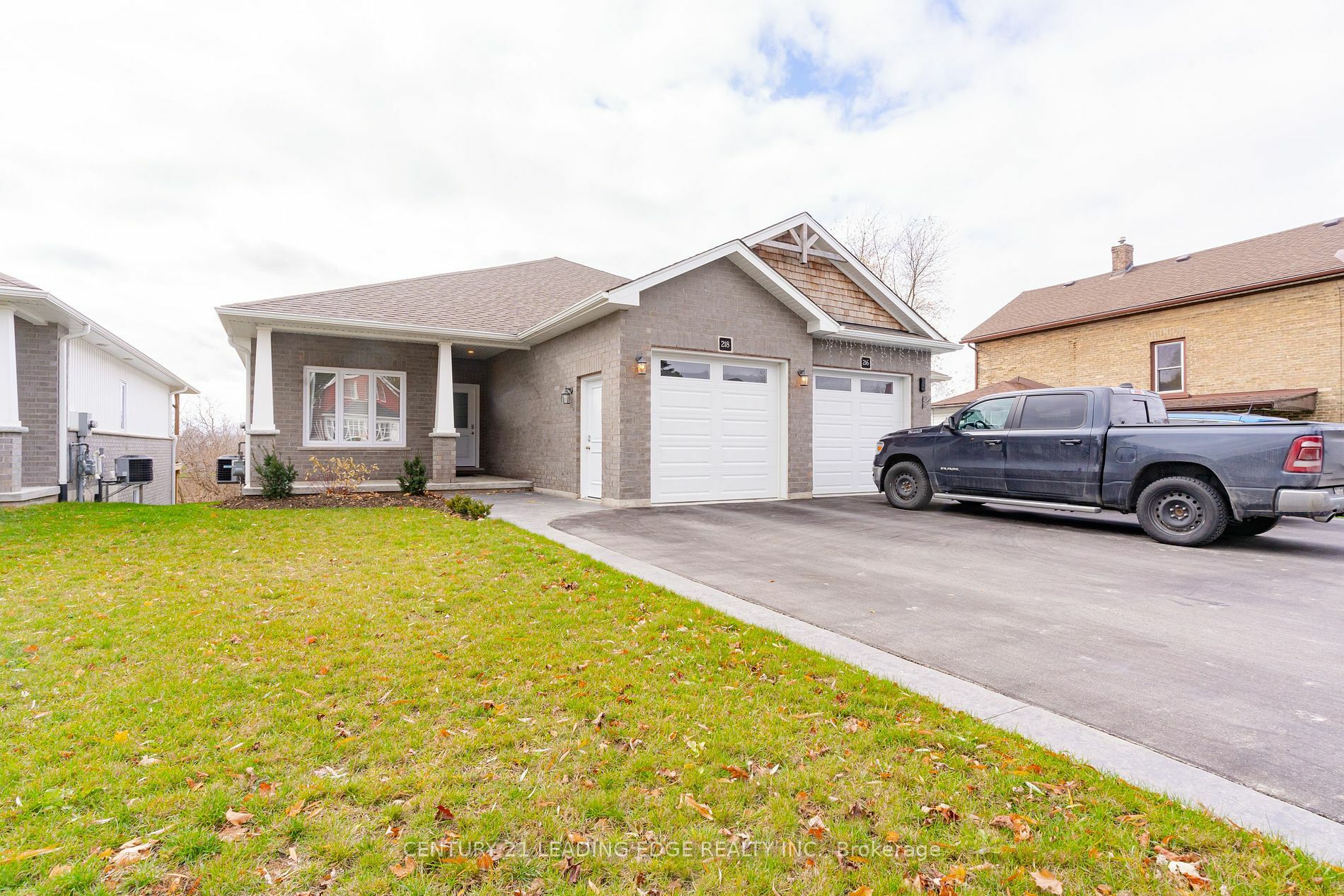 Property Photo:  218 Elora St S  ON N0G 1Z0 