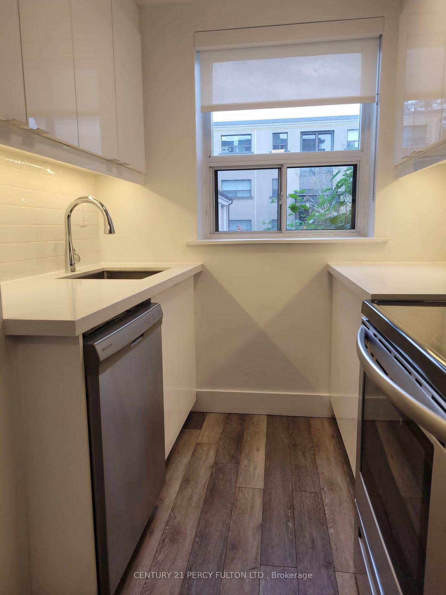 Photo de la propriété: 1051 Victoria Park Avenue 2 ON M4B 2J7