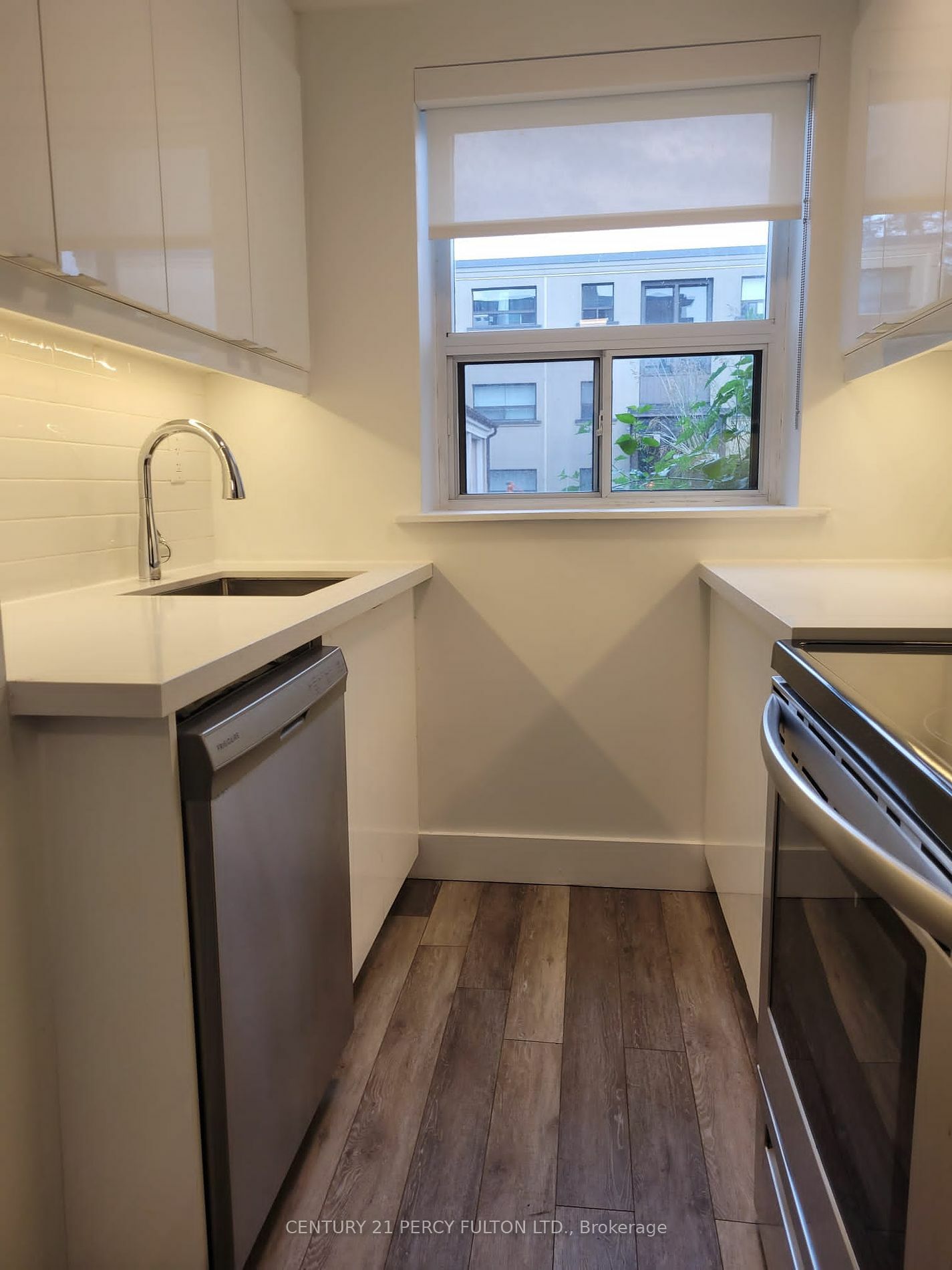 Property Photo:  1051 Victoria Park Ave 2  ON M4B 2J7 