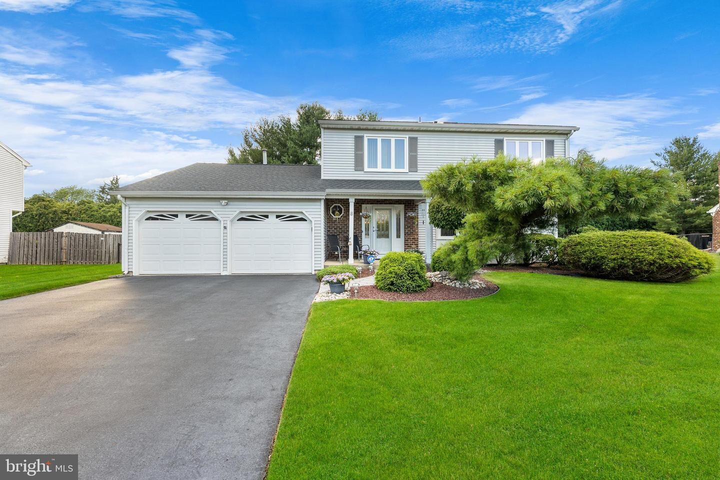 Property Photo: 8 Wetherhill Way NJ 08810