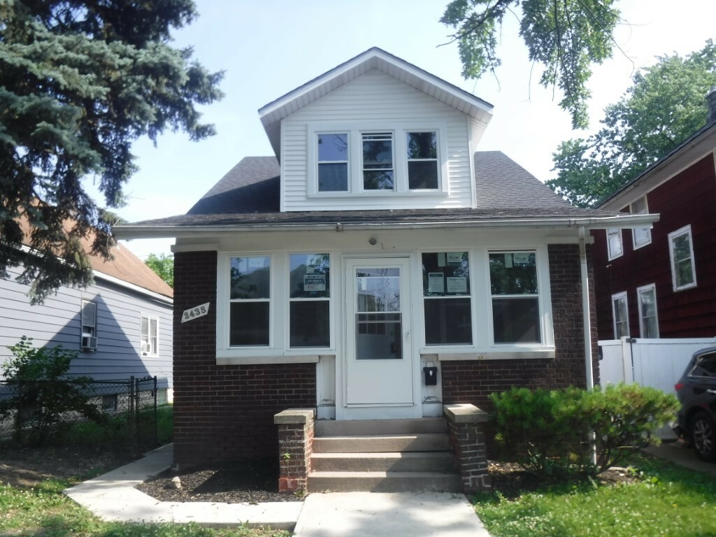 Property Photo:  2438 Cochran Street  IL 60406 