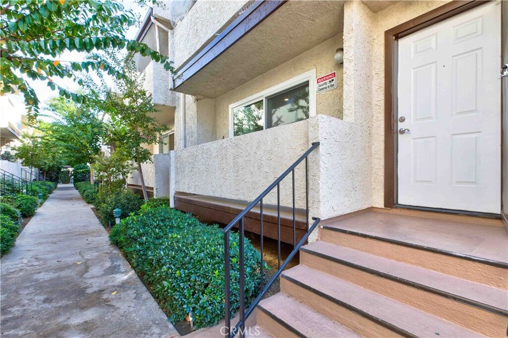 Property Photo:  8801 Cedros Avenue 13  CA 91402 