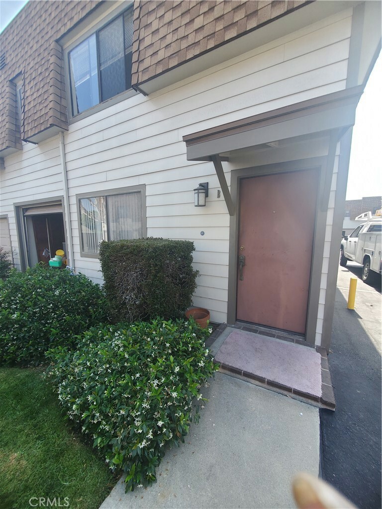 Property Photo:  1513 E 23rd Street B  CA 90755 