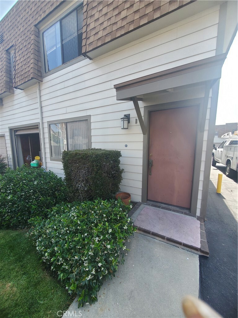 Property Photo:  1513 E 23rd Street B  CA 90755 