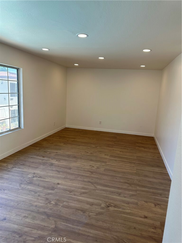 Property Photo:  18640 Collins Street 212  CA 91356 