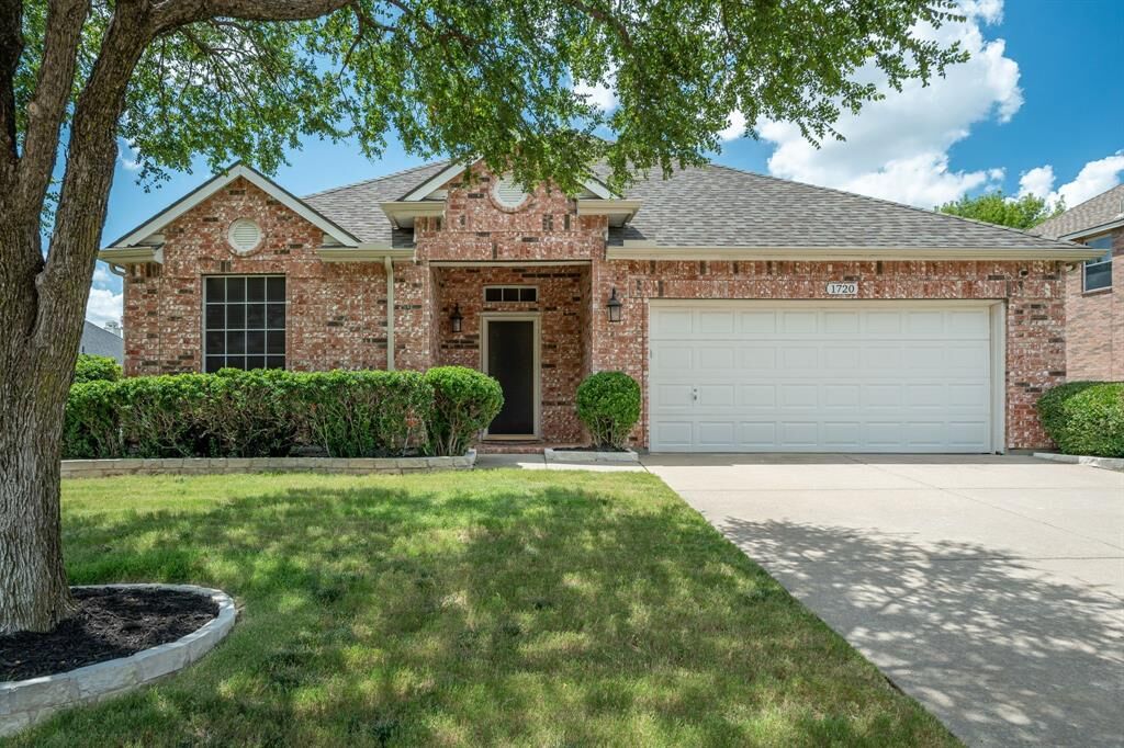 Property Photo: 1720 Mystic Hollow Drive TX 75067