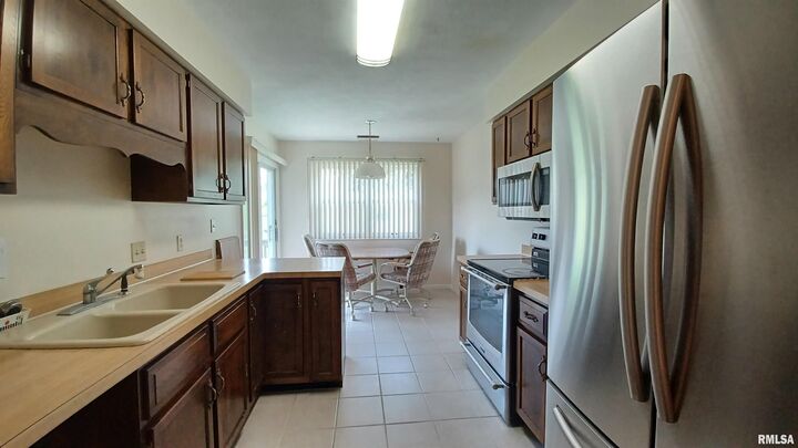 Property Photo: 814 13th Avenue North 1-C IA 52732