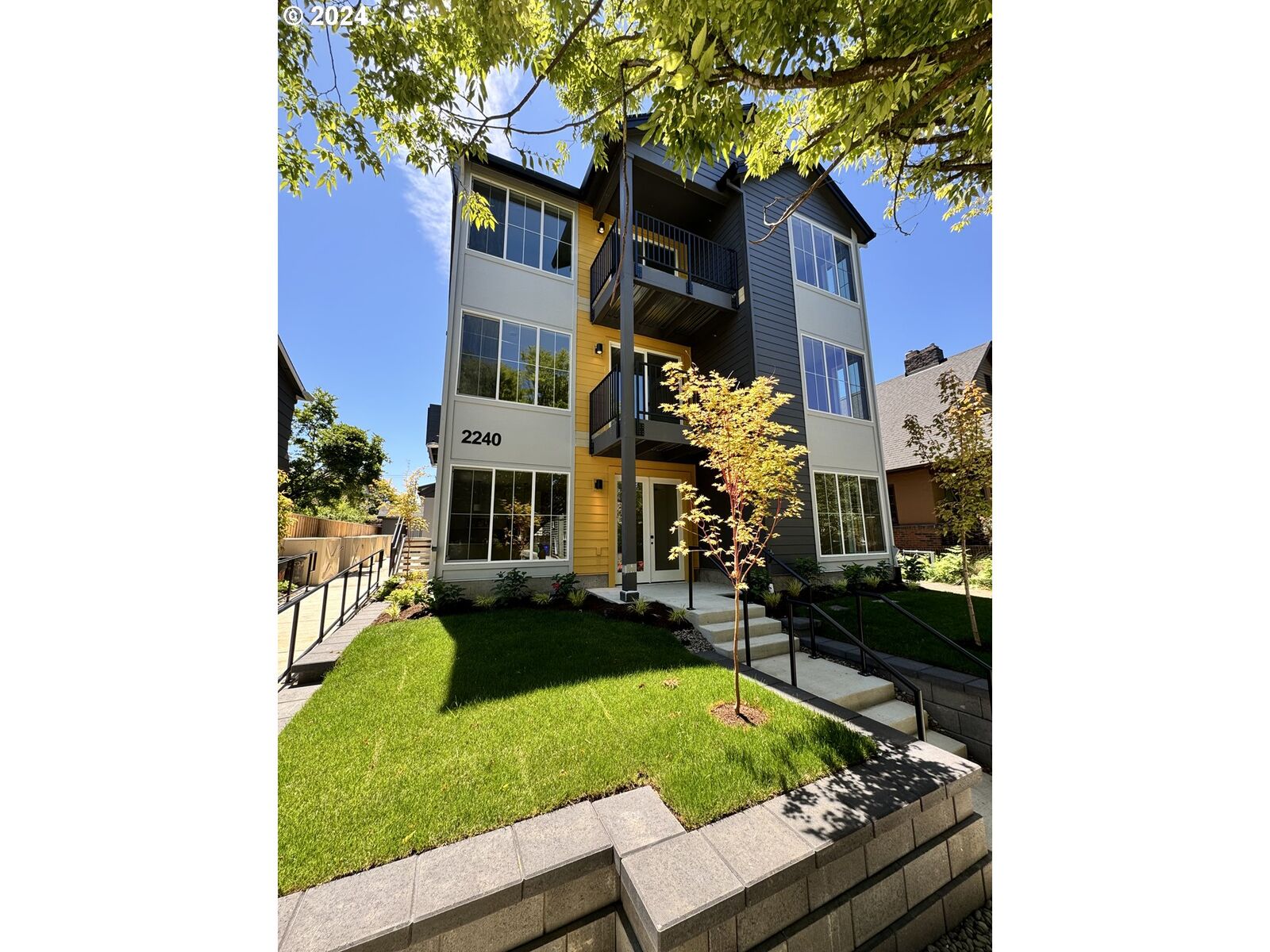 Property Photo: 2240 SE Caruthers St 101 OR 97214