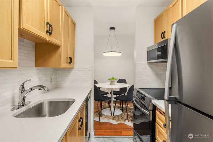 Property Photo:  308  Summit Avenue E 406  WA 98102 