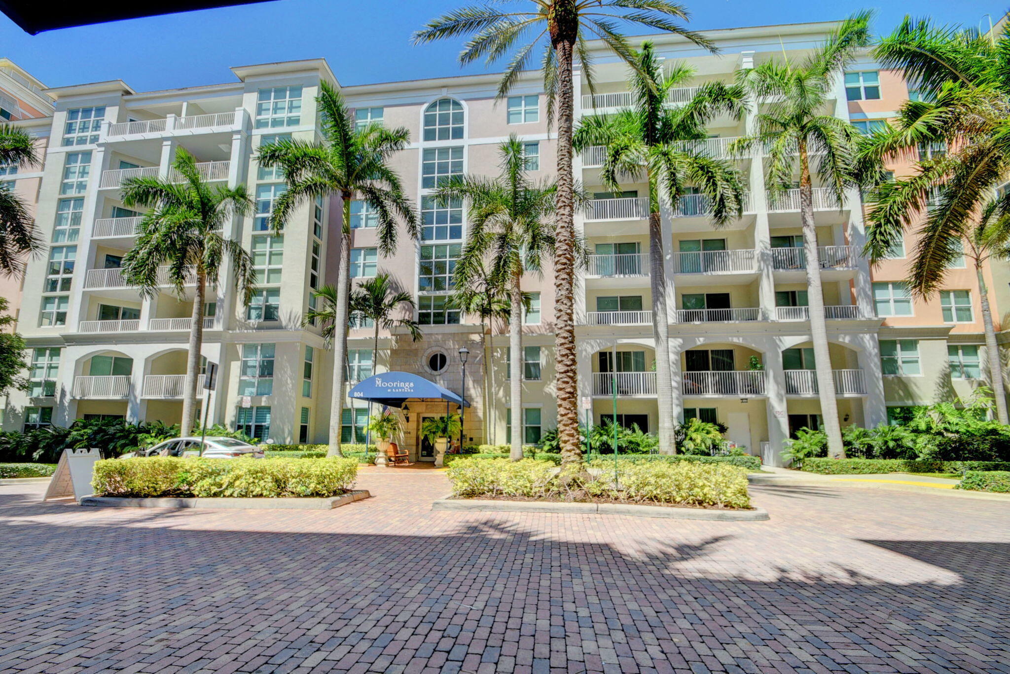 Property Photo: 804 E Windward Way 223 FL 33462