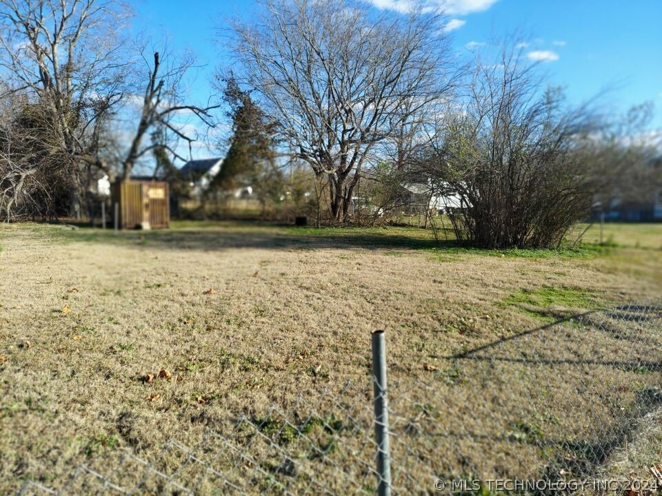 Property Photo:  622 N D  OK 74501 