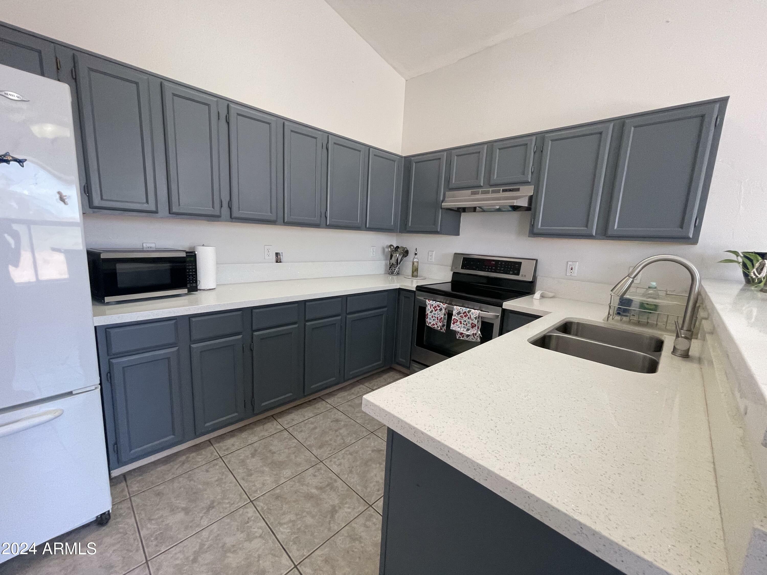 Property Photo:  1027 N Sparrow Drive  AZ 85234 