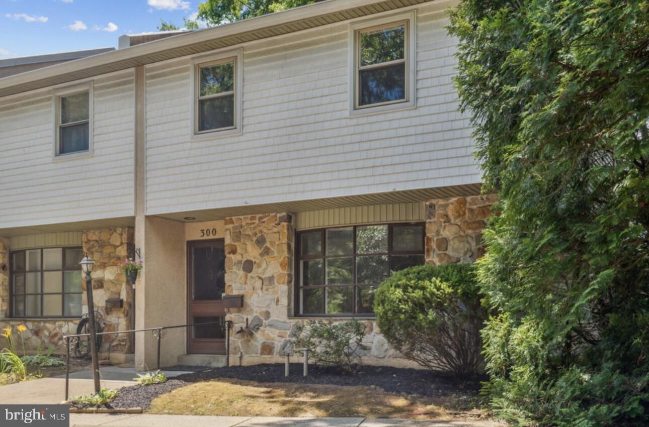 Property Photo:  300 Woodside Circle  PA 19025 