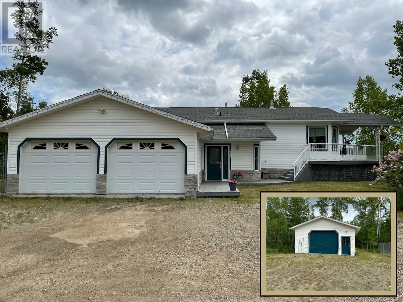 Photo de la propriété:  9885 73 Avenue  BC V1J 8K4 